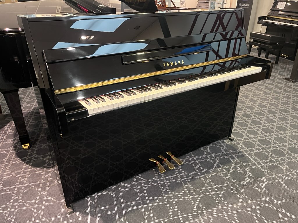 Piano droit YAMAHA MC108E d'occasion